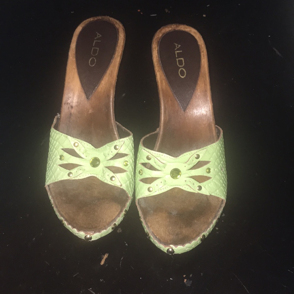 Gorgeous lime green Aldo heels